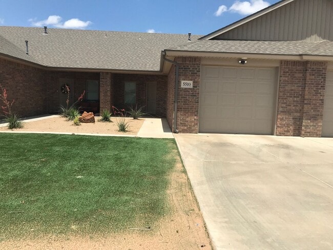 Building Photo - 2Bed/2Bath Duplex Rental