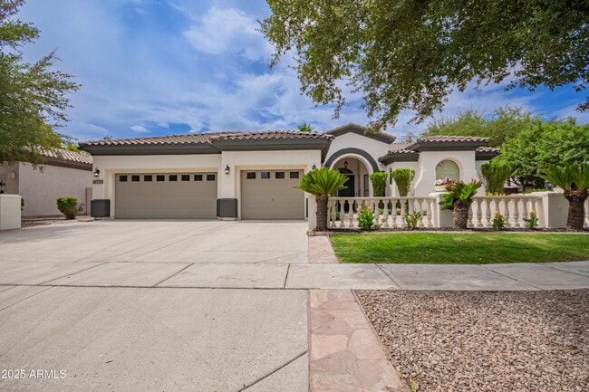 4711 E Buckboard Ct