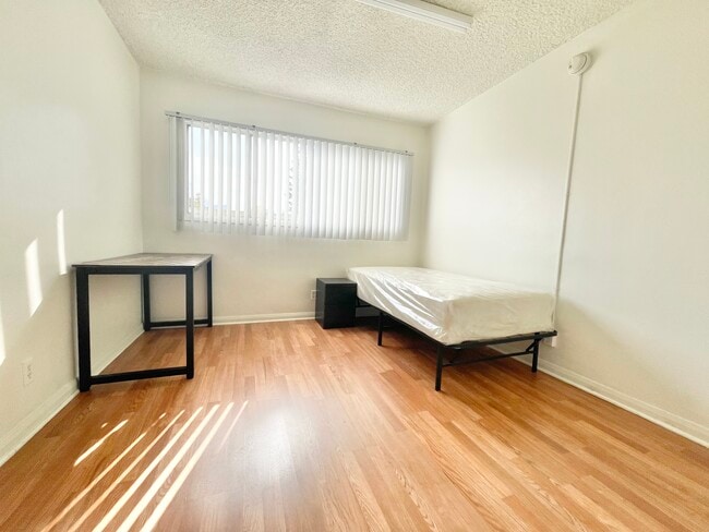 Building Photo - 933 Grattan St Unit 203A Rental
