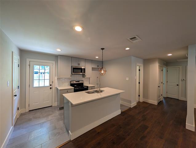 Building Photo - 11106 Visalia Dr