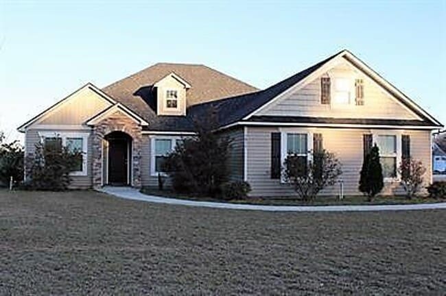 Building Photo - Exquisite Southern Living: 3BR/2BA Gem with Modern Touches, Fenced Yard, and Community Pool in Be...