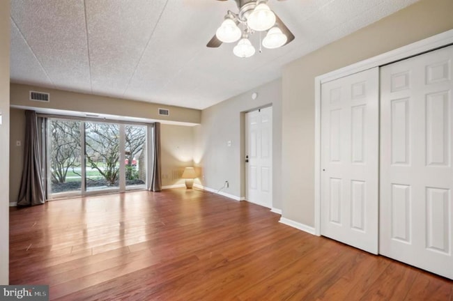 Photo - 70 Le Forge Ct