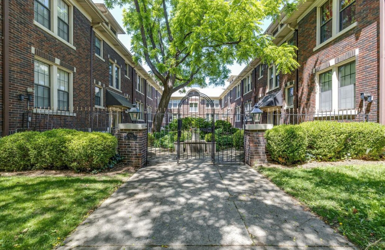 Photo - 1711 18th Ave S (Nashville, TN)