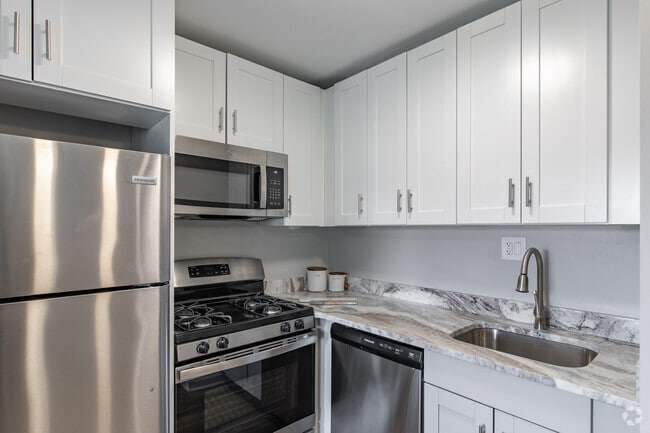 1BR, 1BA - 705SF