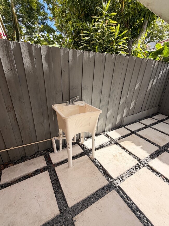 Building Photo - 15 SW 15th Terrace