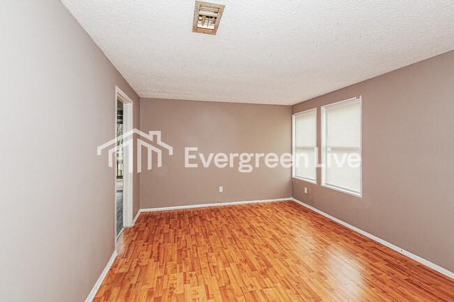 Photo - 121 Winchester Dr