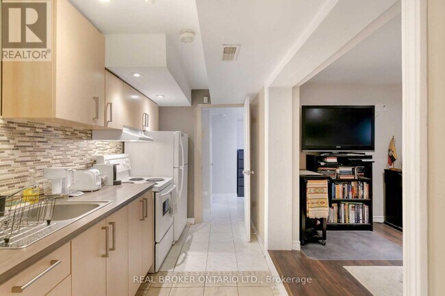 Photo - 57 Lanark Ave