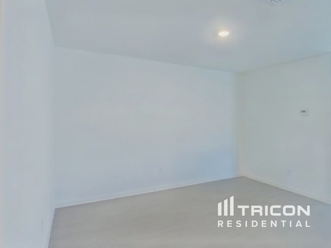 Photo - 10700 Dusty Rnch Rd