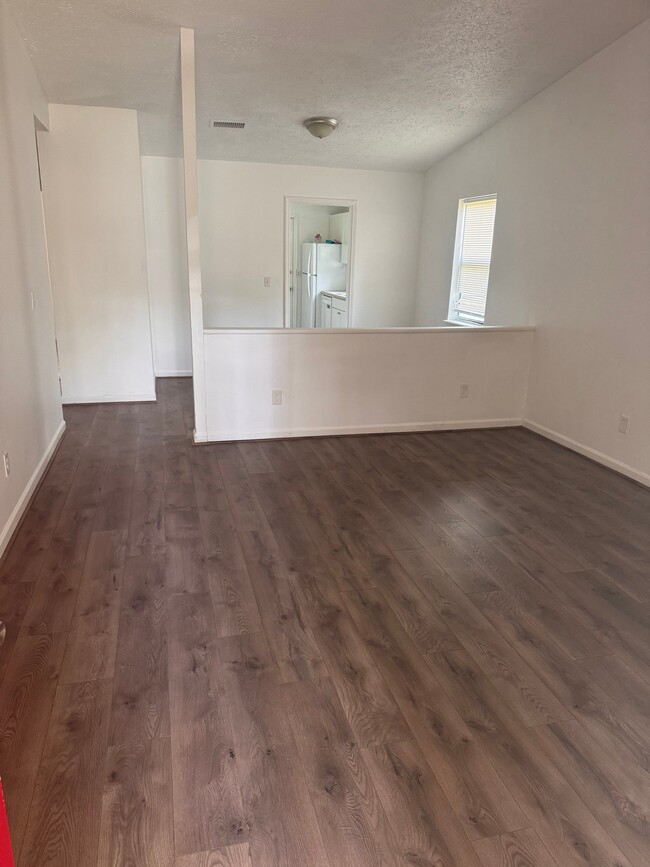 Photo - 176 Kimberly Way SW
