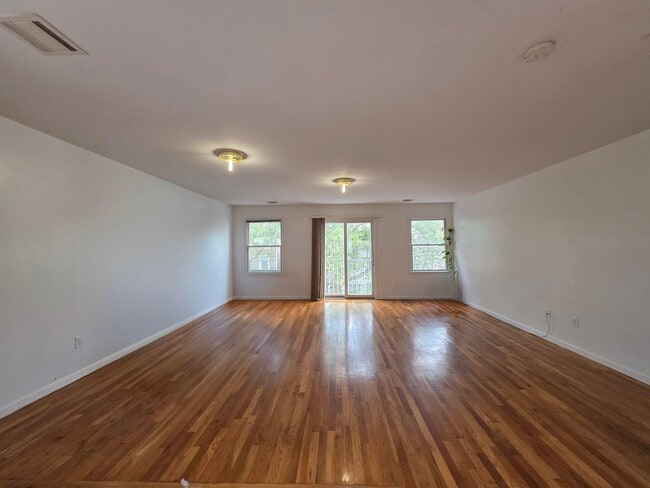 Photo - 14 Nevin St Unit 2