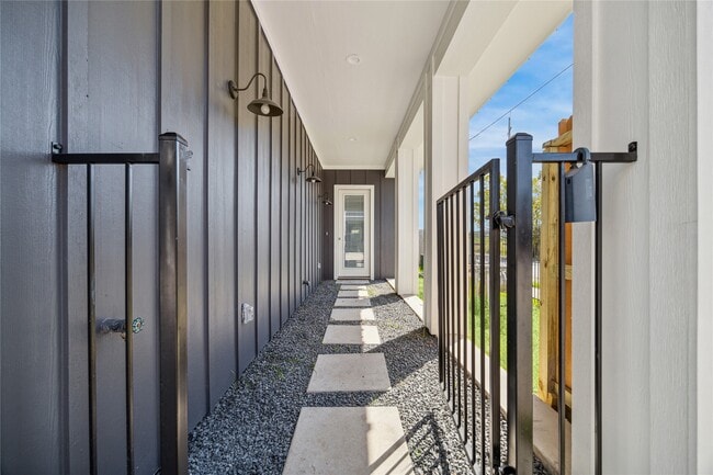 Photo - 5233 Hillman St