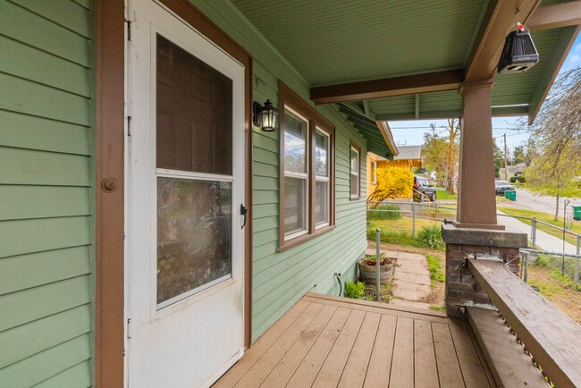 Photo - 735 N 2nd St