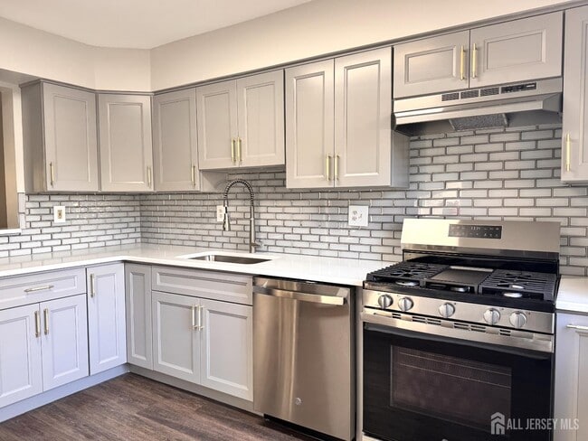 Photo - 191 Hampshire Dr