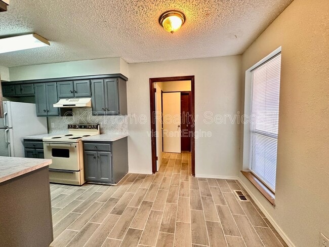 Photo - 8712 Rayburn Ave