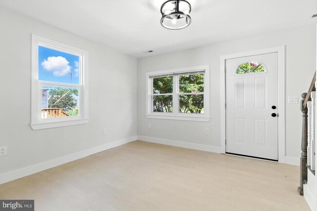 Building Photo - 821 S Woodlynn Rd Rental