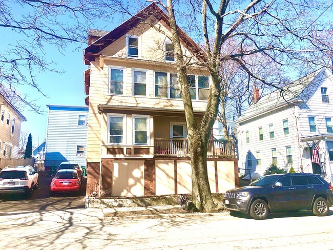 Building Photo - 9 Laurel St Unit 2