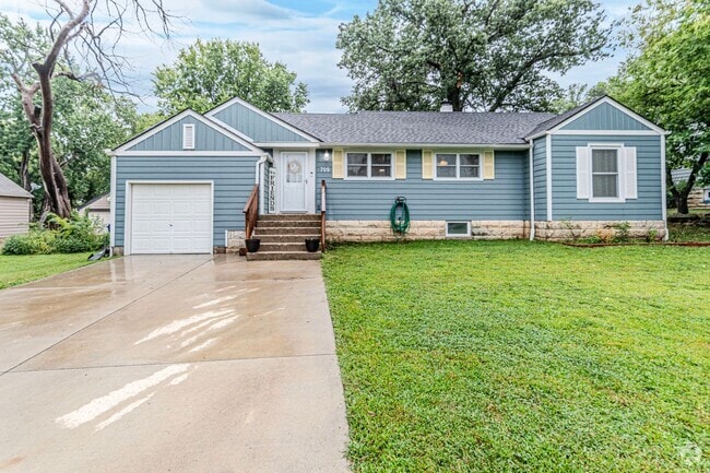 Building Photo - Back porch with a large yard! Rental
