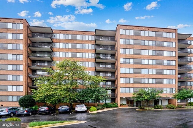 Photo - 4390 Lorcom Ln Apartment Unit 601