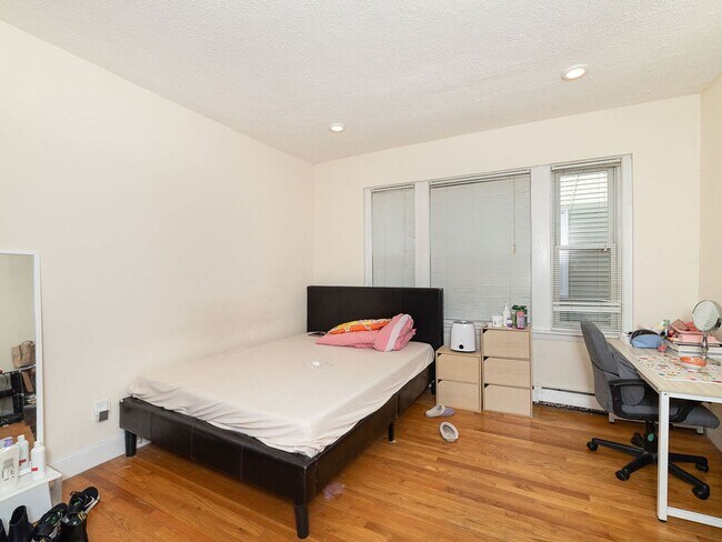 Photo - Allston 4 Bed – 1,250 Sq Ft – Heat Included – Top Floor – 9/1