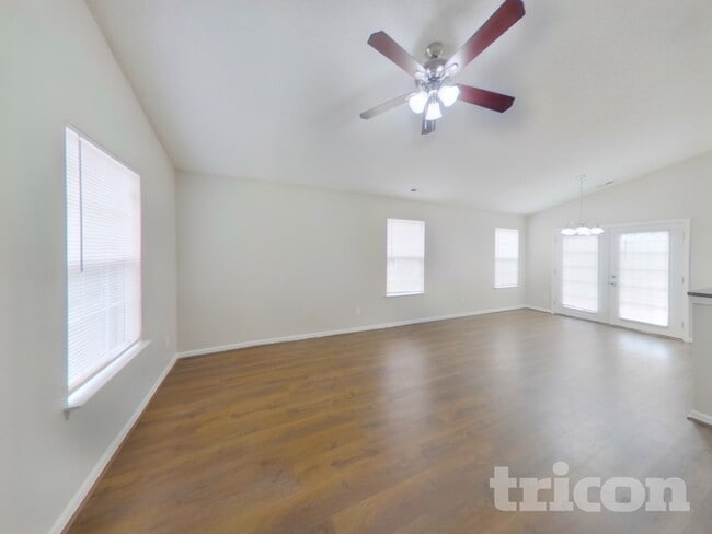 Photo - 529 Pullman St SW