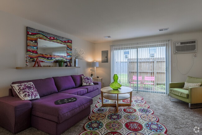Floor Plan: Buckeye Townhome- 2 Bed/ 1.5 Bath - 985 Sq Ft