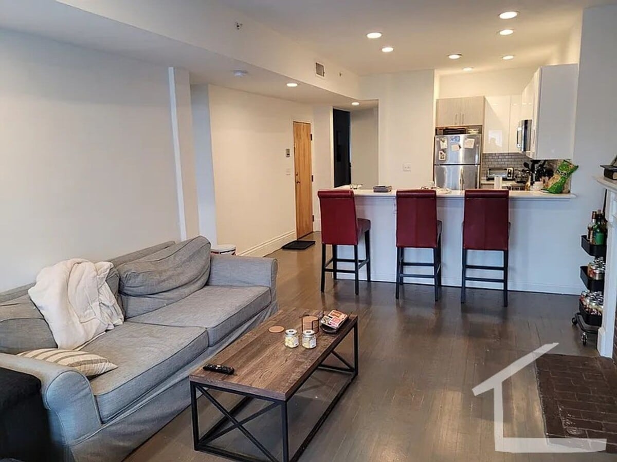 Photo - 1398 Beacon St