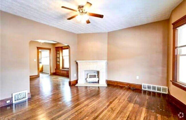 Building Photo - 491 E 114th St Unit 2 Rental
