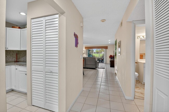 Photo - 7 Southport Ln Unit E