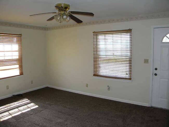 Photo - Nice 3 bedroom bungalow with full basement and garage.