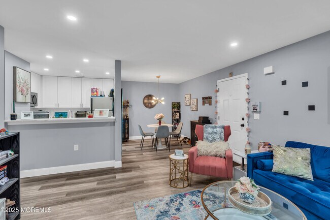 Photo - 1 Thoroughbred Fare Condo