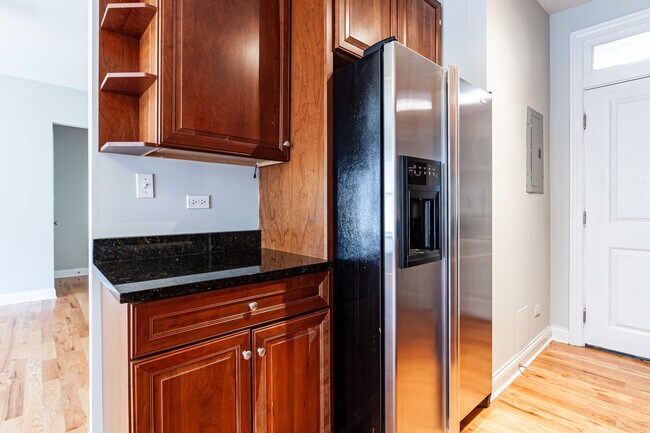 Photo - 736 W Addison St