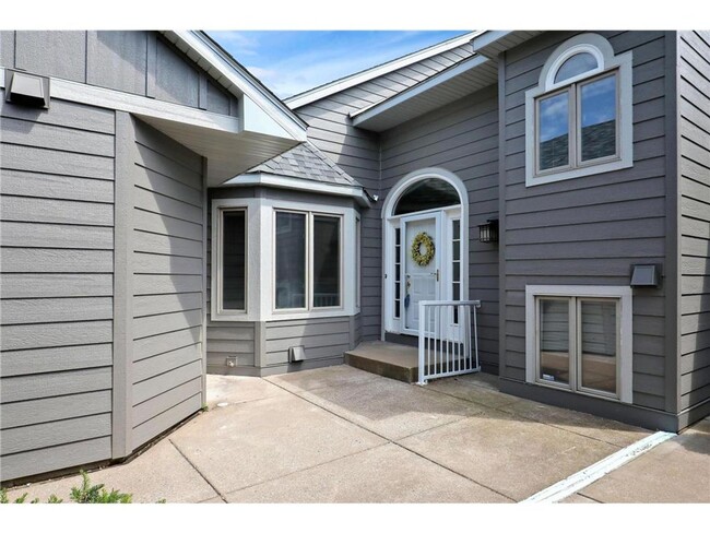 rare 2 bed 2 bath townhouse in minntetonka! - rare 2 bed 2 bath townhouse in minntetonka!