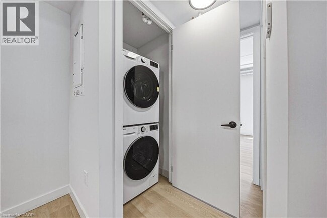 Photo - 325 James St S Unit 208