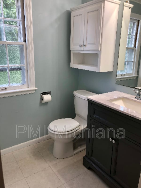 Photo - 110 S Hawthorne Dr