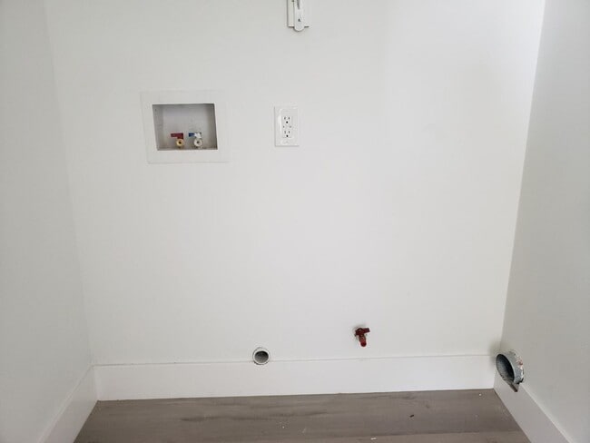 Building Photo - AVALON (10960) Unit AVALON (10962 B1) Rental