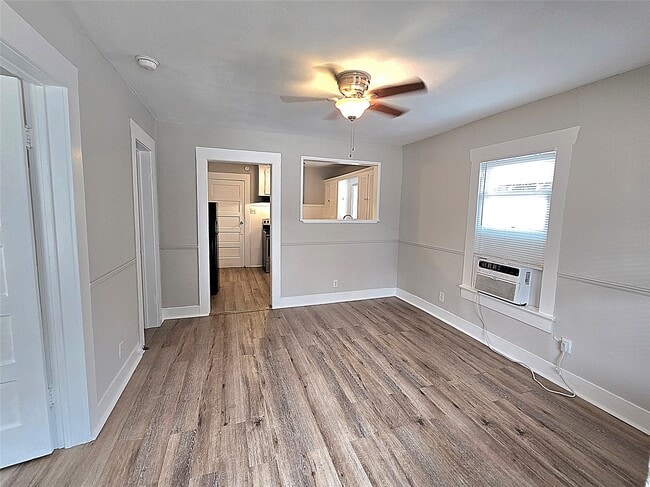 Building Photo - 2816 St Emanuel St