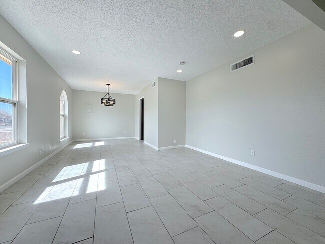 Photo - East El Paso 5bed/3Bath Refrig A/C with 2 Master Suites!