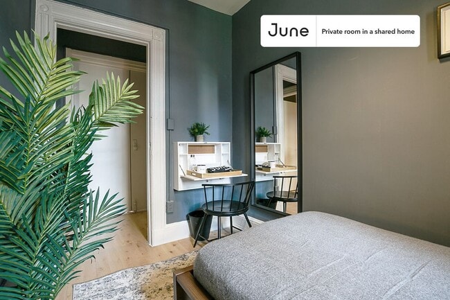 Room in Shared 5 bed/1 bath home in Hell's Kitchen