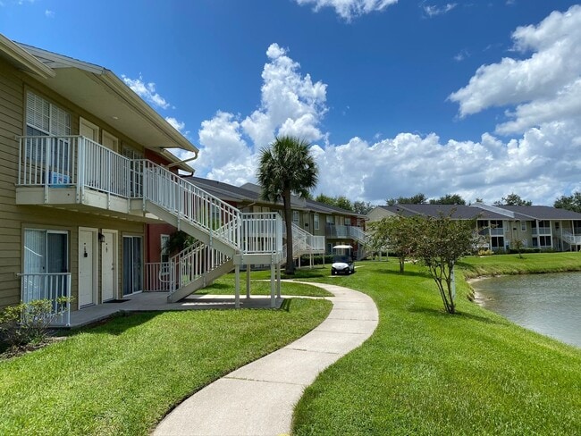 Building Photo - 1/1 in the Heart of Brandon with a lake view!