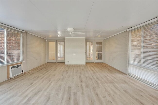 Photo - Look at this Bonus Room!!!