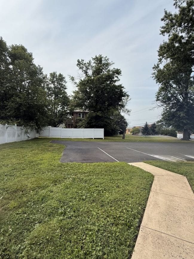 Photo - 405 Maple Ave