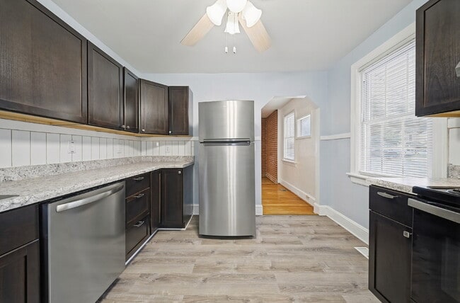 Updated 2-bedroom 1 bath with fenced in yard-PETS allowed-Norfolk