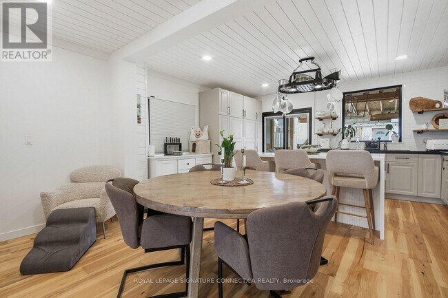 Photo - 18 Harlton Crescent