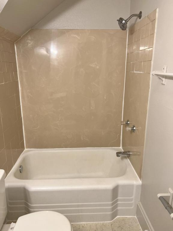Photo - 415 W 4th St