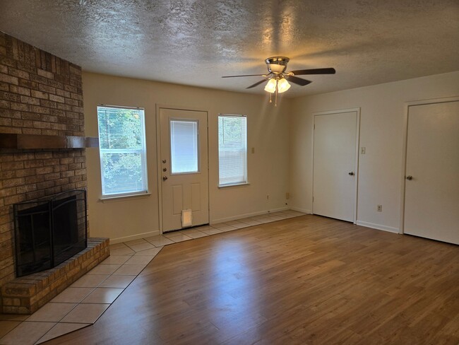 Photo - 1204 Holik Dr Unit B