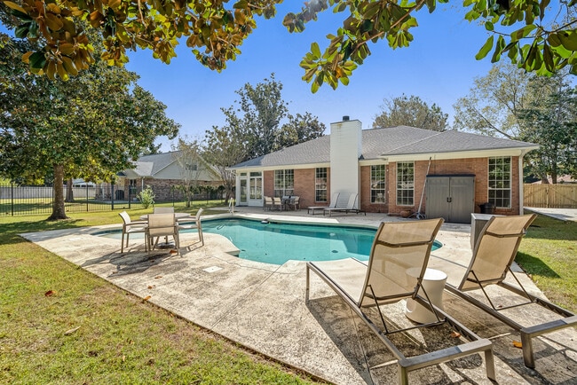 Building Photo - 114 Dana Pointe