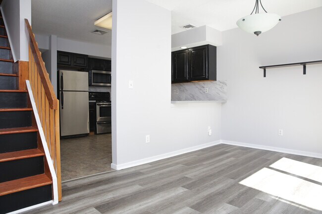 Photo - 23 Compton St