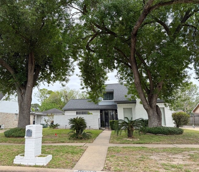 Building Photo - 15111 Chasehill Dr