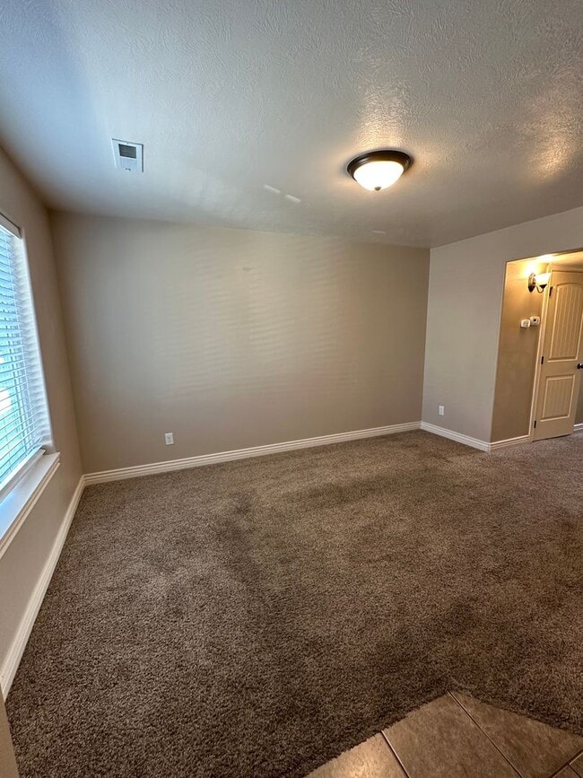 Photo - Desirable 2 Bed 1.5 Bath Lincoln Park Townhome