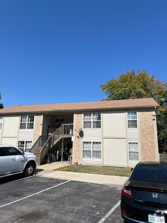 Building Photo - ** COMING SOON** Charming 2-Bedroom Home i... Unit B